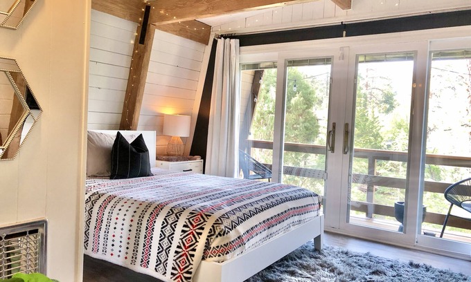Moonridge Cabin | Maison Solange Boho Modern Cabin in Moonridge w/hot tub, Near resorts golf zoo