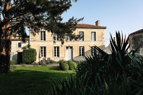 Saint-Saturnin-du-Bois House | Maison Sonora - Maison d'hôtes
