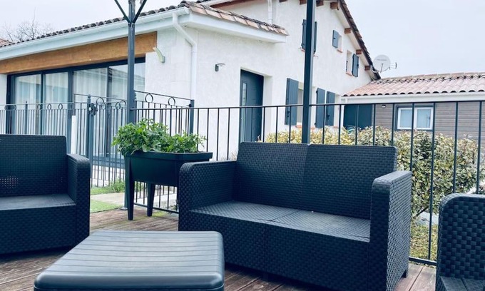 Boudy-de-Beauregard House | Maison Spacieuse au Calme Piscine Privée