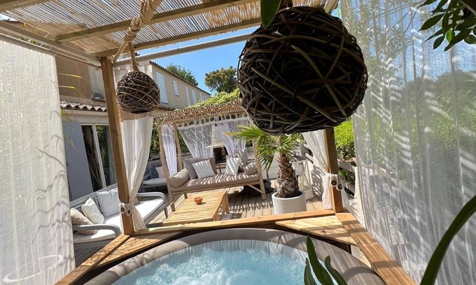 Cogolin House | Maison Super Vue Jacuzzi 10mn St Tropez Wifi Parking Clim