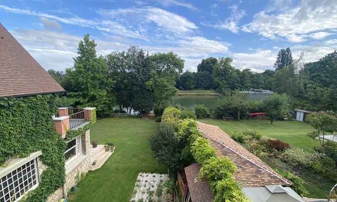 Le Port sous la Lune House | Maison sur Propriété de Charme Avec Accès Privé aux Bords de Marne