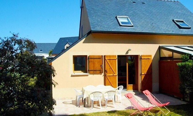 Guidel-Plages House | Maisonette 3 rooms 4 to 6 people with shared swimming-pool
