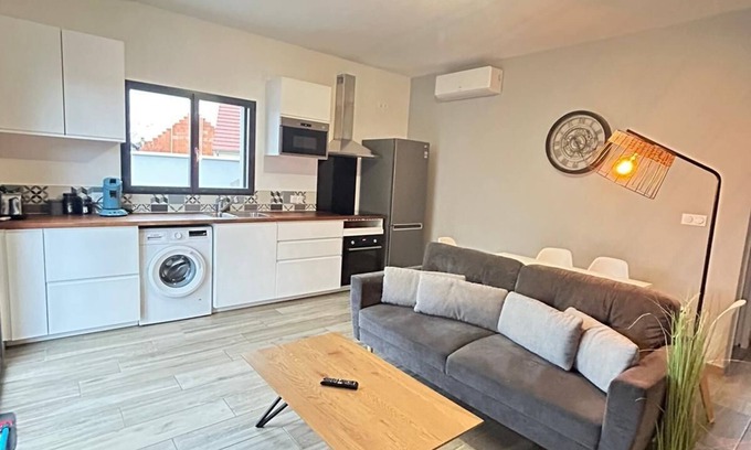 Moneteau House | Maisonette Calme , Parking Gratuit Sécurisé Avec Portail/5 min Autoroute A6