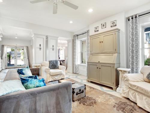 Historic Downtown Savannah Apartment | Maisonette La Belle