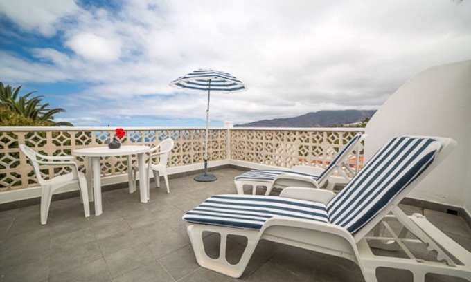 Tajuya House | Maisonette vacation apartment - modern style in the middle of a tropical garden.