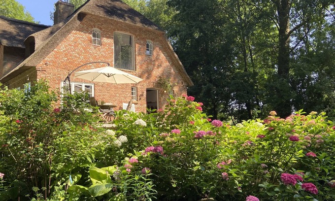 Oldenswort Condo | Maisonettewohnung mit Privater Gartenterrasse mit Blick in Parkartigen Garten