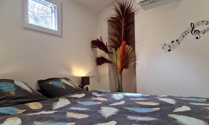 Trets Apartment | Maisonnette 40 m2 with terrace swimming pool view Ste Victoire parking