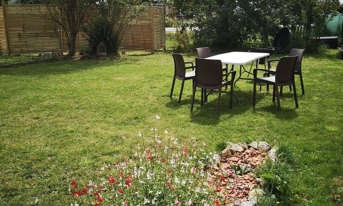 Clery-Saint-Andre House | Maisonnette Avec Jardin et Jacuzzi. Animaux de Compagnie Acceptés