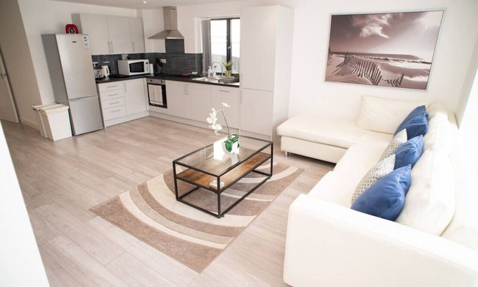 Kidlington Apartment | Maisy Lodge - Two Bed Lux Flat - Parking, Netflix