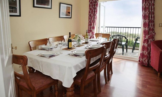 Horton Cottage | MAIZE COTTAGE With Sea View (Sleeps 8 Adults)