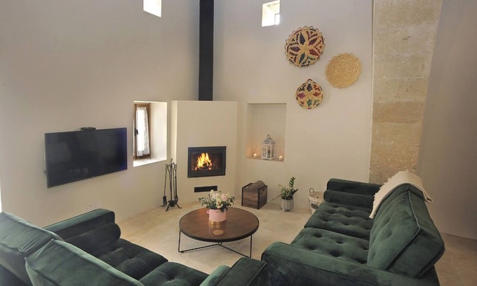 Agios Theodoros Apartment | Majestic Hot Tub Suite