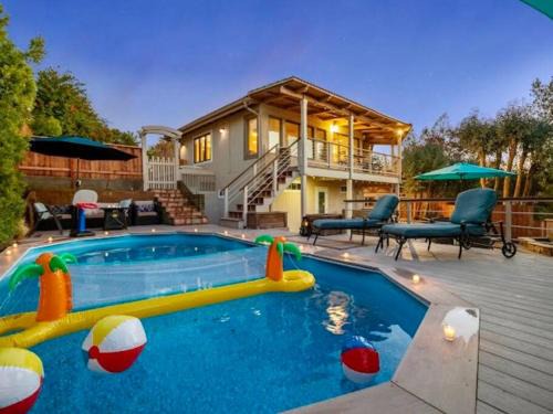 Poway House | Majestic 5BR Villa with Guesthouse, Pool & Spa