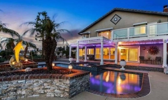 Anaheim Hills House | Majestic Anaheim Panorama Hill Home With Sunset
