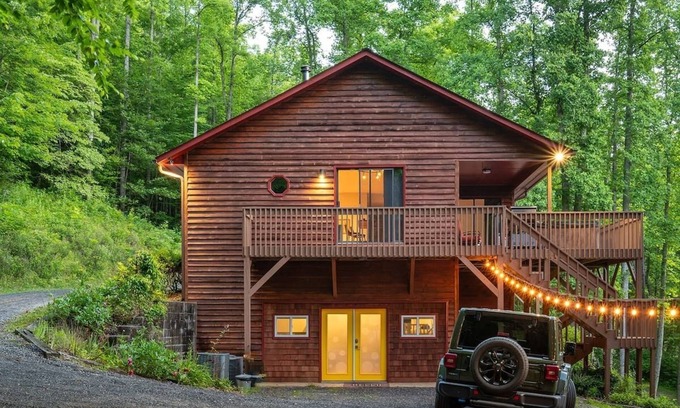 Gerton House | Majestic Cabin | Modern, Hot Tub, & Game Room