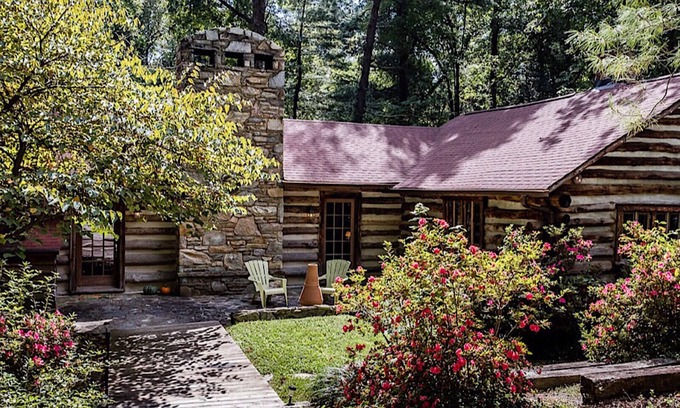 Winston - Salem Cabin | Majestic Getaway Cabin near Wake Forest University