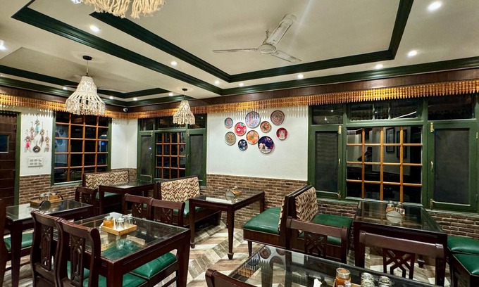 The Mall Road Hotel | Majestic Himalayan View Rooms in delightful Mussoorie and amazing food