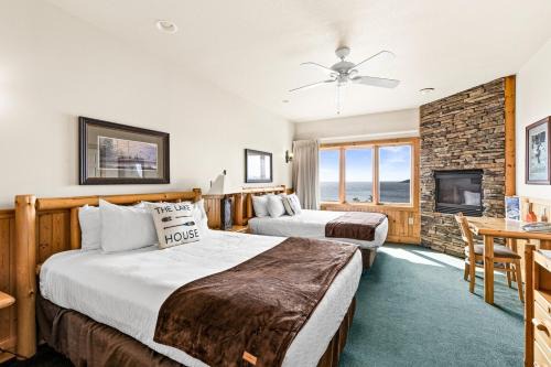 Two Harbors Apartment | Majestic Lake Views Studio 2-Queen Beds and Heated Pools