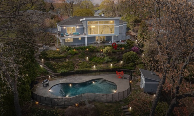 Arlington House | Majestic lakefront 3-bedroom with pool, hot tub, water sports and birdwatching
