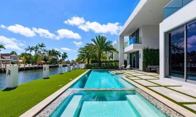 East Fort Lauderdale House | Majestic Luxury: Waterfront Villa W Theater Room