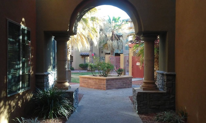 Mesilla Park Condo | Majestic Mesilla w/Swimming Pool