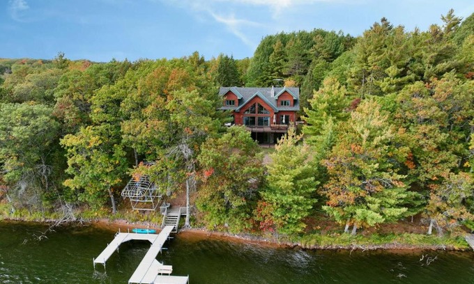 Cable House | Majestic Moose Lodge home
