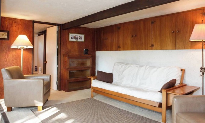 Santa Barbara House | Majestic peaceful country views -One bedroom guesthouse w/WiFi in Santa Barbara