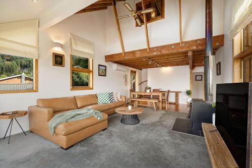 Sunshine Bay House | Majestic Waters