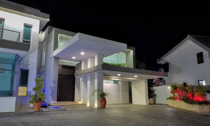 Lecherías House | Majestuosa Villa en Lecheria -Anzoategui