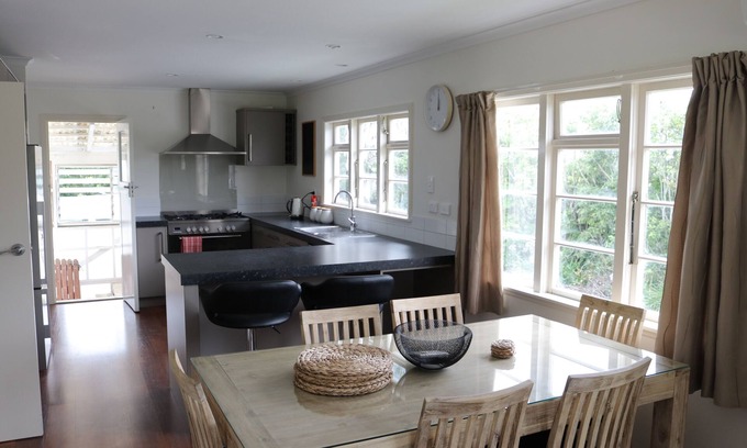 Gisborne House | Makaraka magic your home away from home.