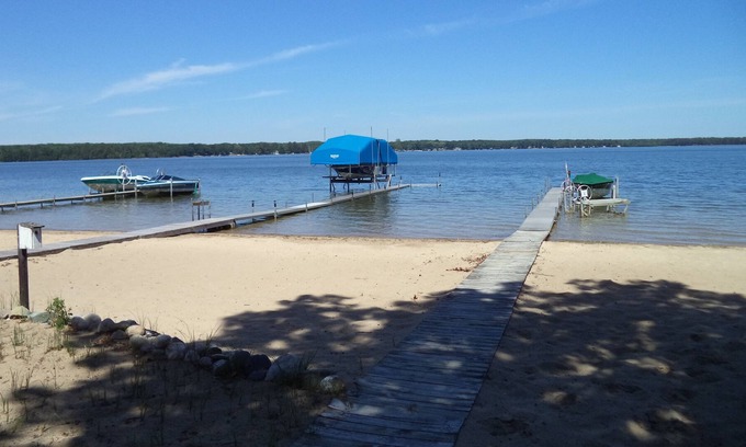 Gaylord Cottage | Make family vacation memories at this fantastic Otsego Lake Cottage