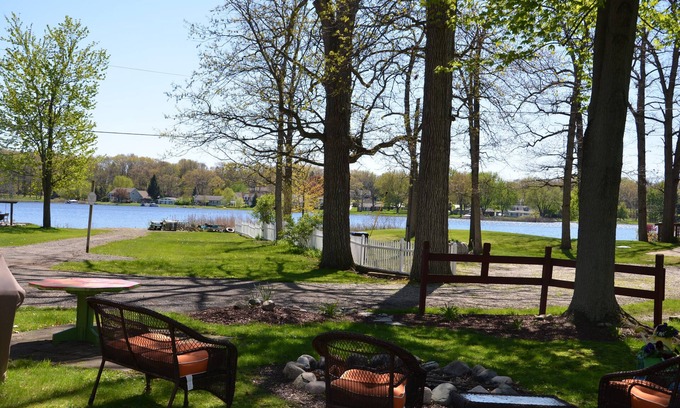 Brooklyn Cottage | Make memories at all sports Vinyard Lake!