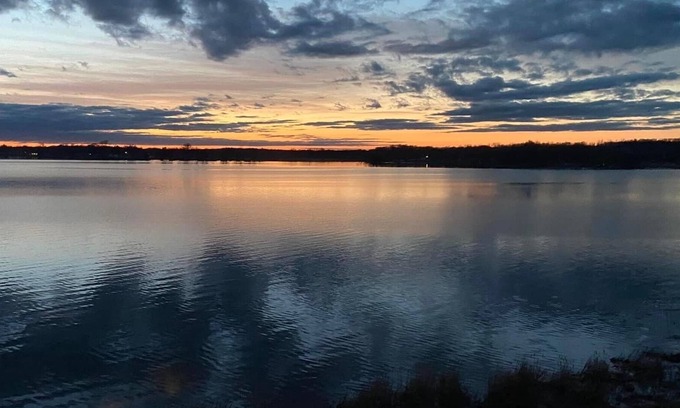 Annandale Cabin | Make Memories on Sugar Lake 45 min from Metro! 3BR/2BA