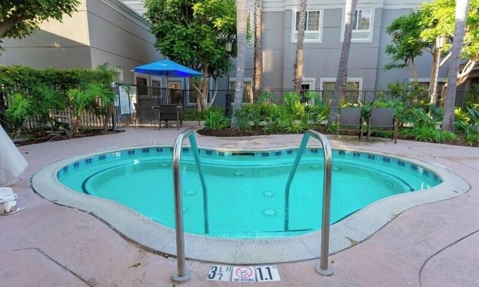 Anaheim Resort Hotel | Make Your Trip Enjoyable! 2 Cozy Units, Near Disneyland Park