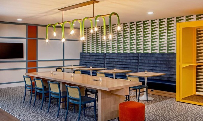 Foxboro Hotel | Make Your Trip More Enjoyable! Close to Wrentham Village Premium Outlets