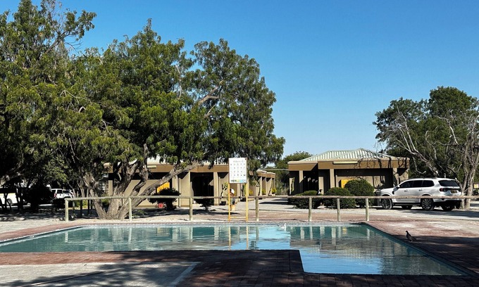 Sowa Hotel | Makgadikgadi Lodge