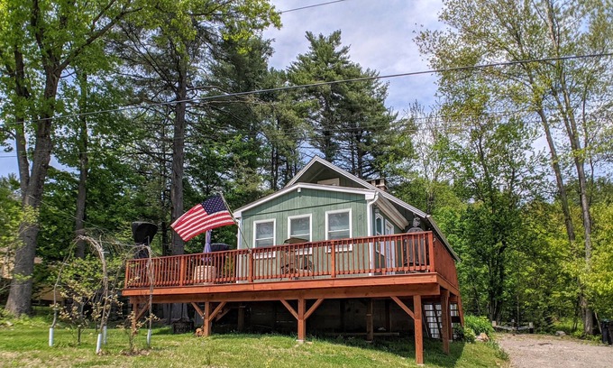 Lochmere House | Makin' Memories with beach access and dock on Silver Lake!
