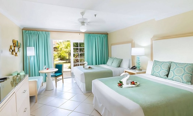 Rodney Bay Apartment | Making The Best Memories Along The Way! Outdoor Pool, Free Parking, Onsite Spa!