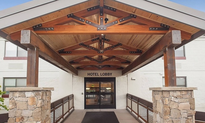 Tusayan Hotel | Making The Best Memories Along The Way! 3 Relaxing Units, Pool, Free Parking