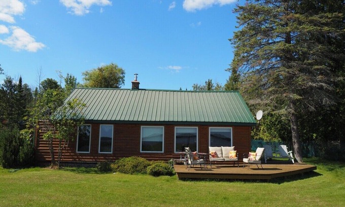 Gladstone Cabin | Malabar Cove - LAKEFRONT, QUIET, & RELAXING!
