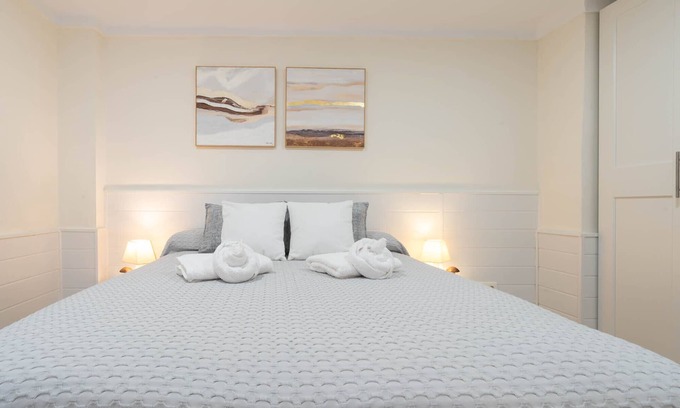 Ensanche Centro Apartment | Malaga Center, Soho Area, Holiday Apartment, 3 Bedrooms 2 Bathrooms