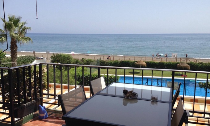 Torre de Benagalbon Apartment | Malaga: MALAGA, COSTA DEL SOL, First –floor Beachfront Apartment. Direct access to beach. Tennis courts and swimming pool.