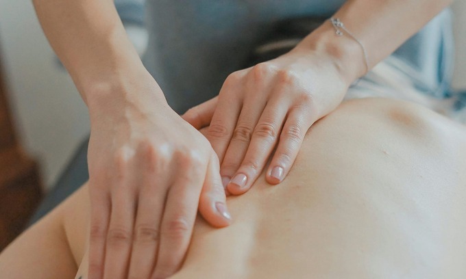 Kollupitiya Hotel | Male Massage therapist for colombo with A/C comfortable room