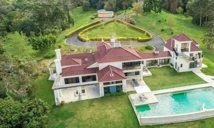 North Maleny House | Maleny Chateau Pool Country Experience, Creek, Gym
