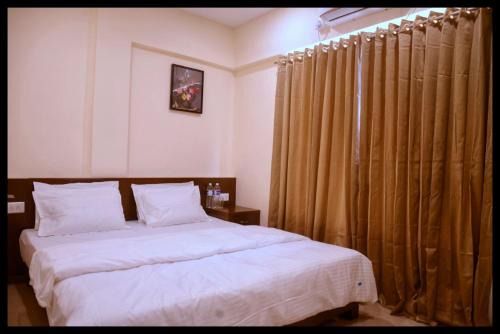 Jejuri Hotel | Malhar Grand