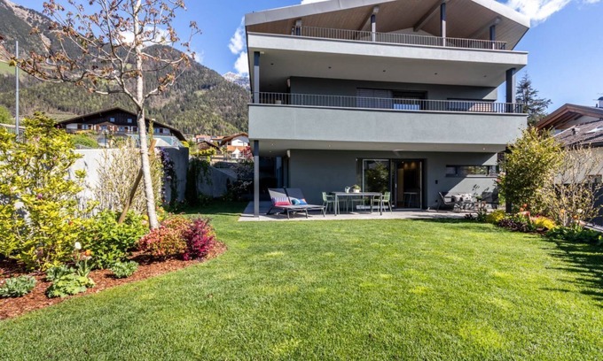 Tirolo Apartment | Mali Apartment Garden Suite