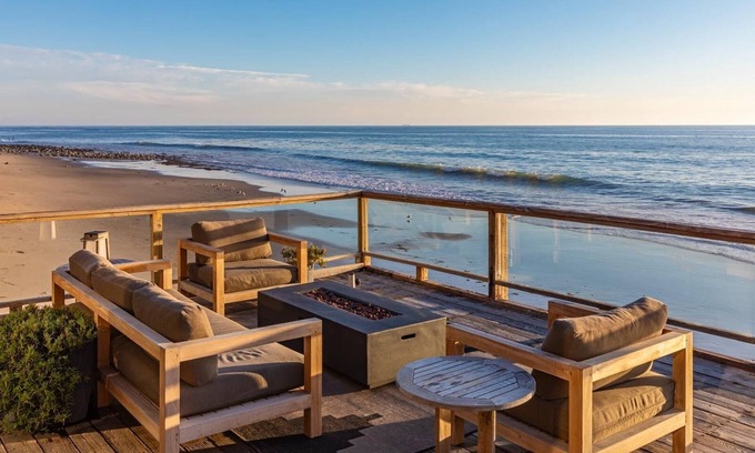 Malibu House | Malibu Beach House on Private Sandy Beach