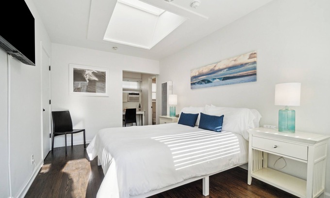 Eastern Malibu Apartment | Malibu, Carbon Beach - Studio Suite Four