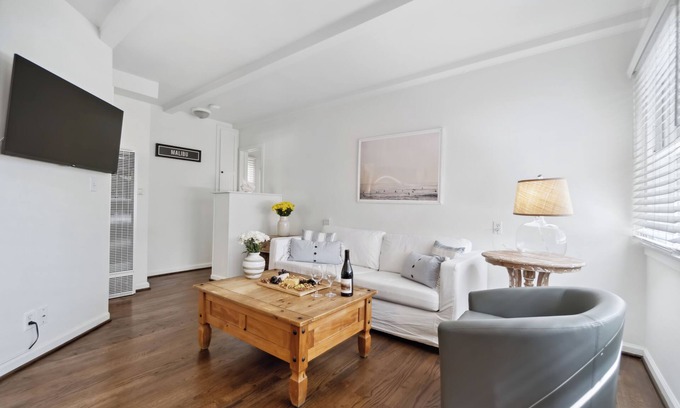 Eastern Malibu Condo | Malibu, Carbon Beach - Suite One