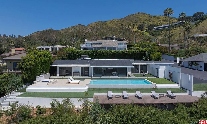 Eastern Malibu House | MALIBU contemporary home w/OCEAN VIEWS close to the Malibu Village & BEACH