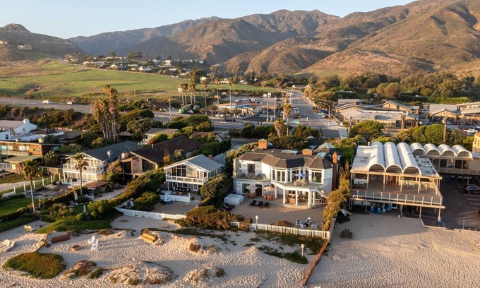 Western Malibu House | Malibu Dunes by Fieldtrip | Expansive Hamptons-Style Estate w Private Beach Backyard
